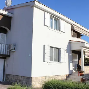 Apartman Elvira, Zaton